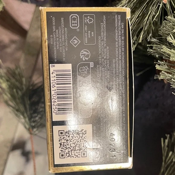 Carolina Herrera Good Girl Eau de Parfum - Black and Gold - Picture 3 of 7